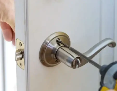 Emergency door damage repair2